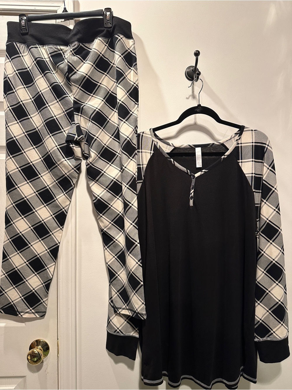 NWOT Cacique Cozy Plaid-Trim Black Lounge Pants & Top Set 18/20 - Picture 3 of 14